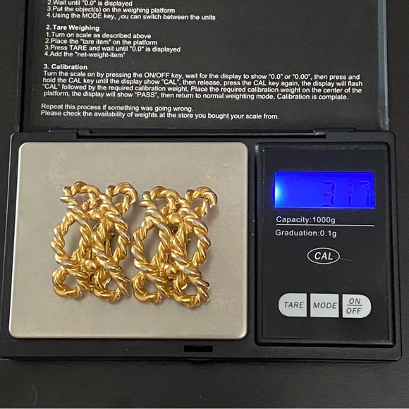 Vintage UnSigned Gold-Tone Twisted Rope Clip On Earrings - Picture 12 of 12